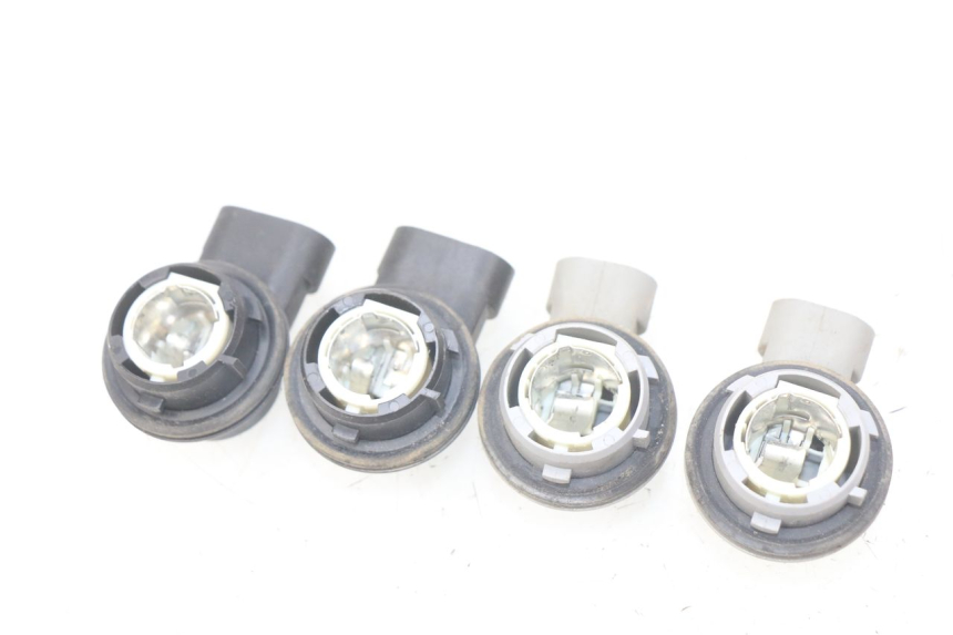 photo de UCHWYT ŻARÓWKI PIAGGIO X7 125 (2007 - 2013) - Widok główny