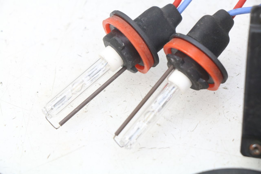 photo de UCHWYT ŻARÓWKI YAMAHA XP T-MAX TMAX ABS 530 (2012 - 2015) - Stan powierzchni