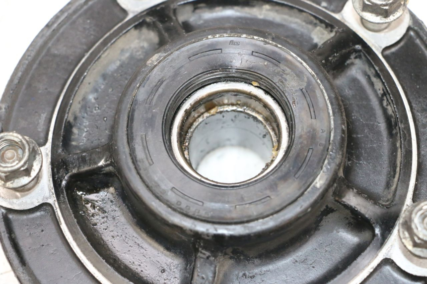 photo de UCHWYT ZĘBATKI SUZUKI GSXR GSX-R 1000 (2003 - 2004) - Inny kąt widzenia