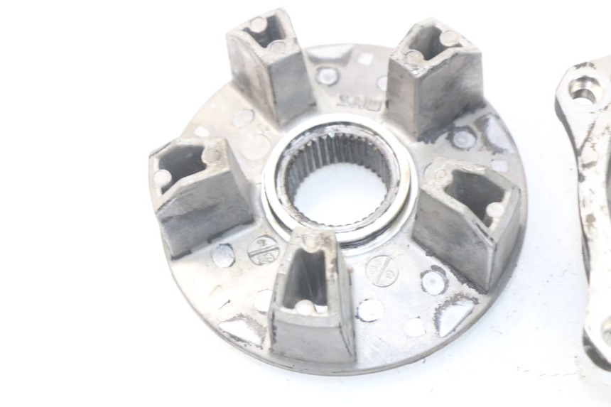 photo de UCHWYT ZĘBATKI TRIUMPH SPRINT ST ABS 1050 (2005 - 2007) - Zbliżenie techniczne