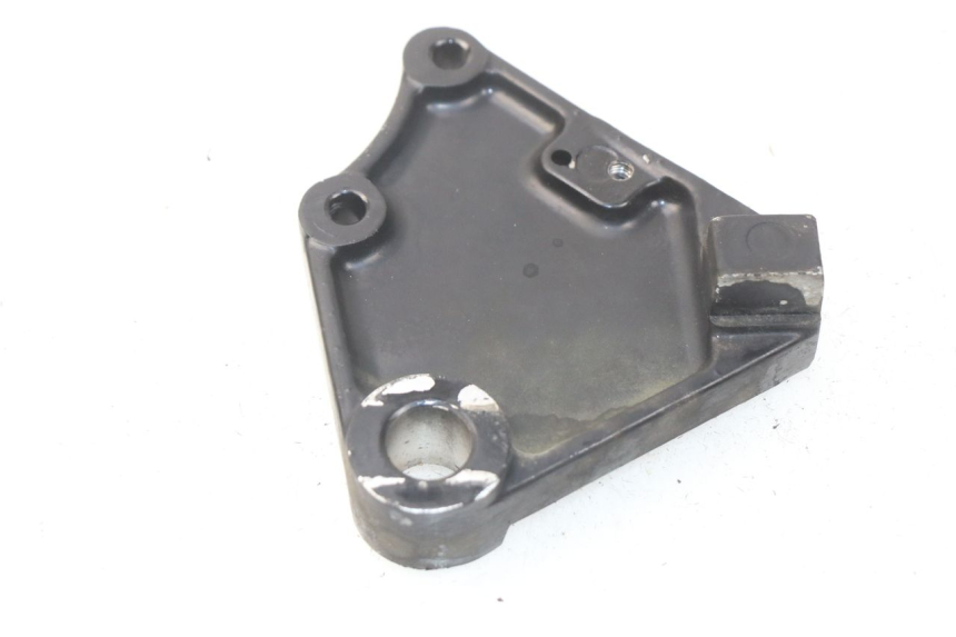 photo de UCHWYT ZACISKU HAMULCA TYLNEGO HYOSUNG COMET GTR 125 (2007 - 2014) - Szczegół części