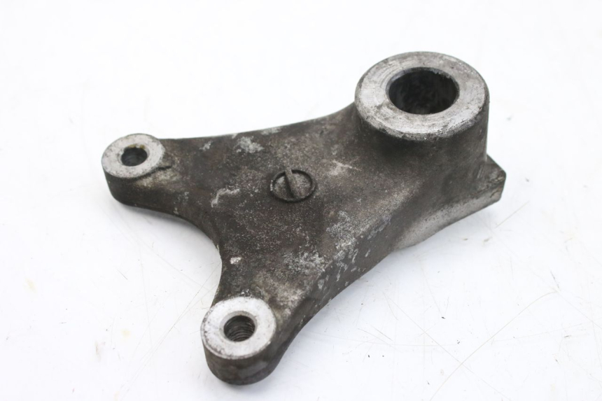 photo de UCHWYT ZACISKU HAMULCA TYLNEGO SUZUKI GSF S BANDIT 600 (2000 - 2004) - Inny kąt widzenia