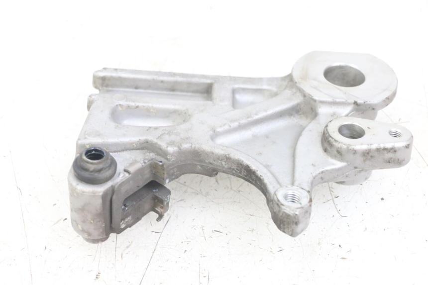 photo de UCHWYT ZACISKU HAMULCA TYLNEGO YAMAHA MT-07 MT07 ABS 700 (2014 - 2017) - Inny kąt widzenia