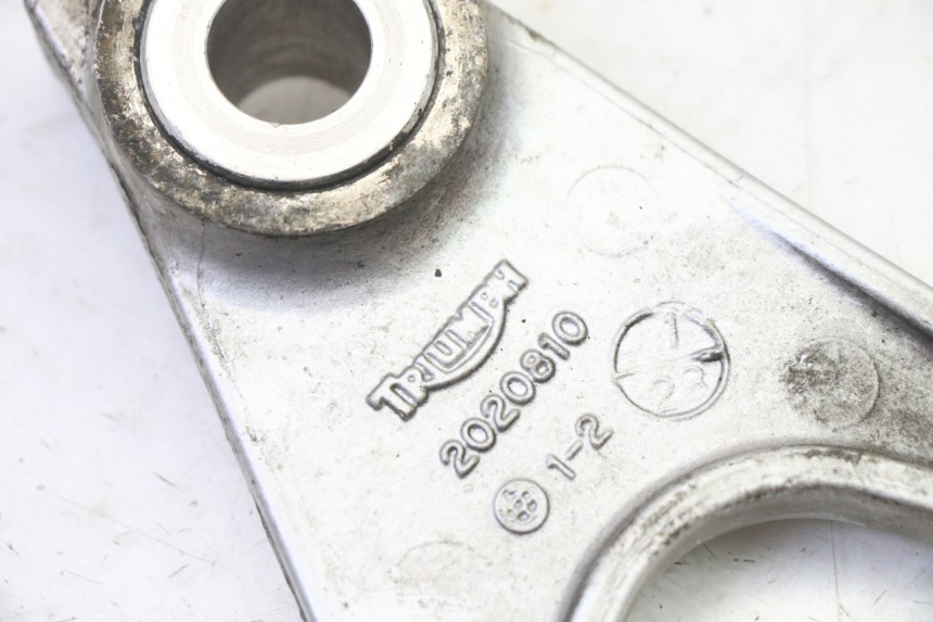 photo de UCHWYT ZACISKU HAMULCA TYLNEGO TRIUMPH SPRINT 900 (1995 - 1998) - Zbliżenie techniczne