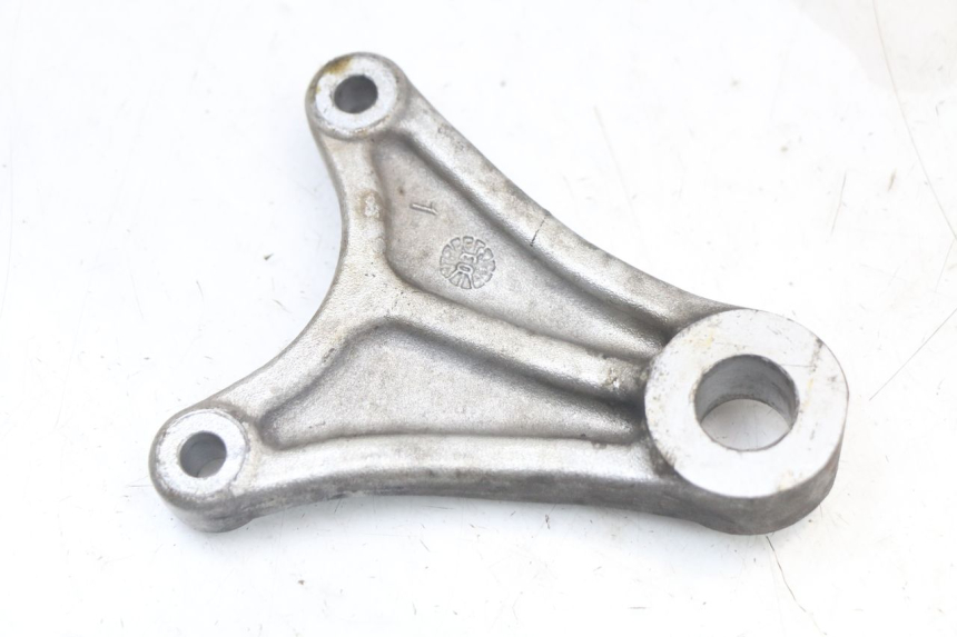 photo de UCHWYT ZACISKU HAMULCA TYLNEGO SUZUKI GS F 500 (2004 - 2007) - Inny kąt widzenia