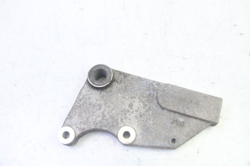 photo de UCHWYT ZACISKU HAMULCA TYLNEGO DAELIM VJ ROADWIN FI 125 (2008 - 2017) - Inny kąt widzenia