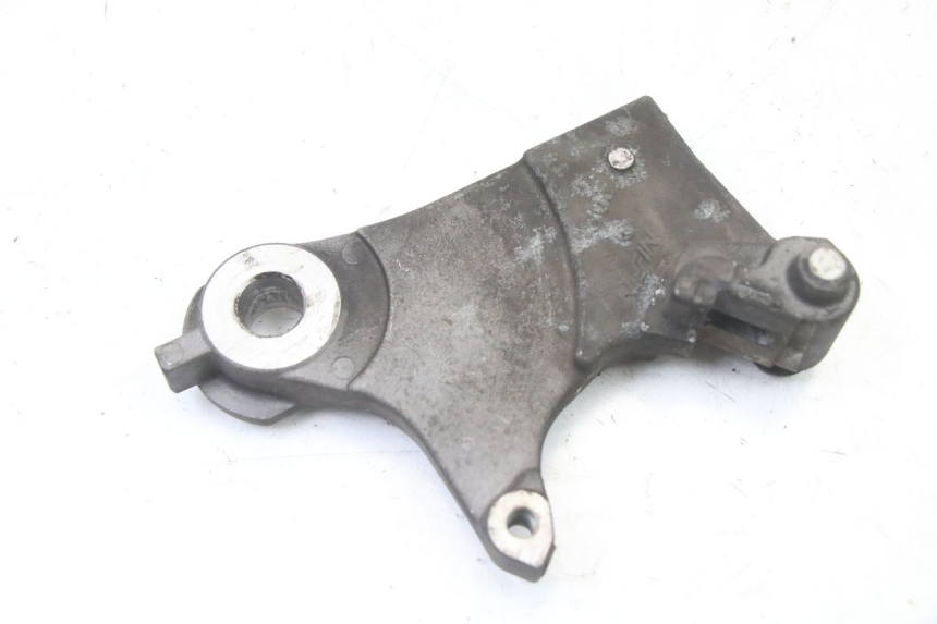 photo de UCHWYT ZACISKU HAMULCA TYLNEGO YAMAHA XJ6 600 (2008 - 2016) - Inny kąt widzenia