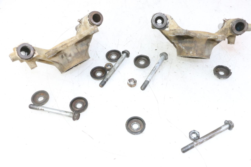 photo de UCHWYT ZACISKU HAMULCA TYLNEGO YAMAHA YFM GRIZZLY 550 (2008 - 2015) - Zbliżenie komponentów