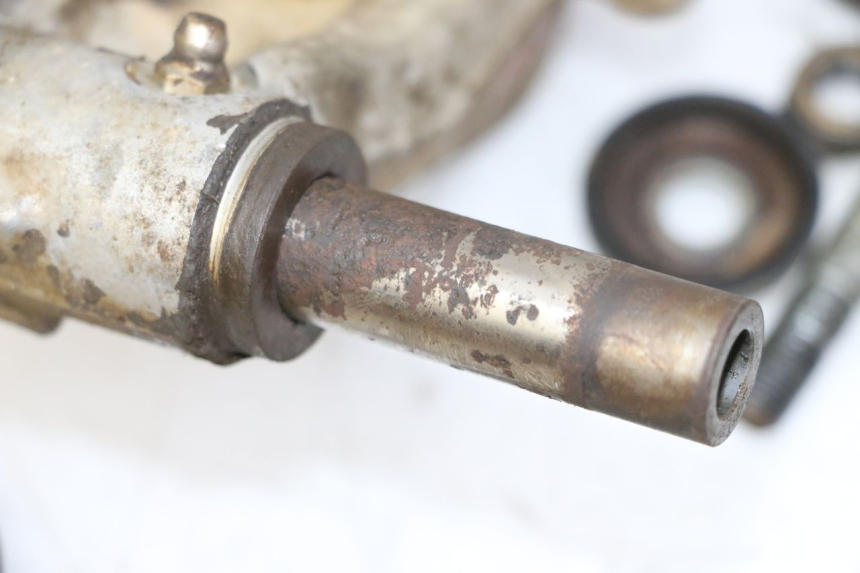 photo de UCHWYT ZACISKU HAMULCA TYLNEGO YAMAHA YFM GRIZZLY 550 (2008 - 2015) - Widok profilu