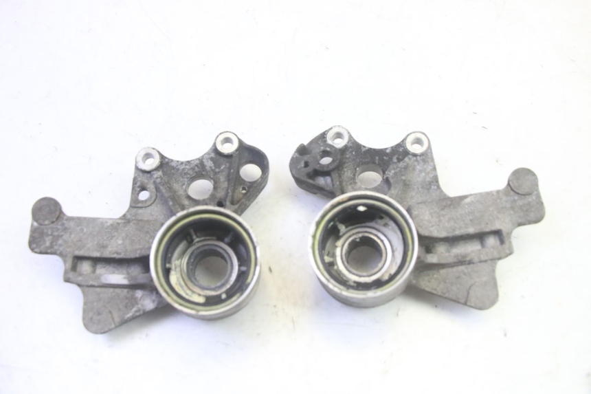 photo de UCHWYT ZACISKU HAMULCA PRZEDNIEGO PIAGGIO MP3 HPE 350 (2018 - 2020) - Inny kąt widzenia