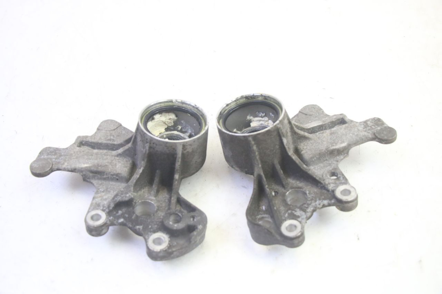 photo de UCHWYT ZACISKU HAMULCA PRZEDNIEGO PIAGGIO MP3 HPE 350 (2018 - 2020) - Zbliżenie techniczne