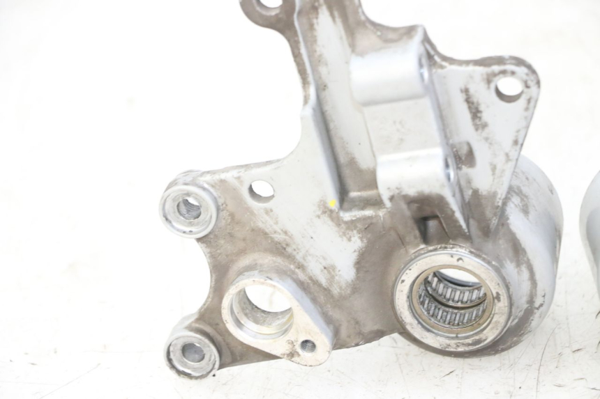 photo de UCHWYT ZACISKU HAMULCA PRZEDNIEGO PIAGGIO MP3 LT 400 (2007 - 2012) - Inny kąt widzenia