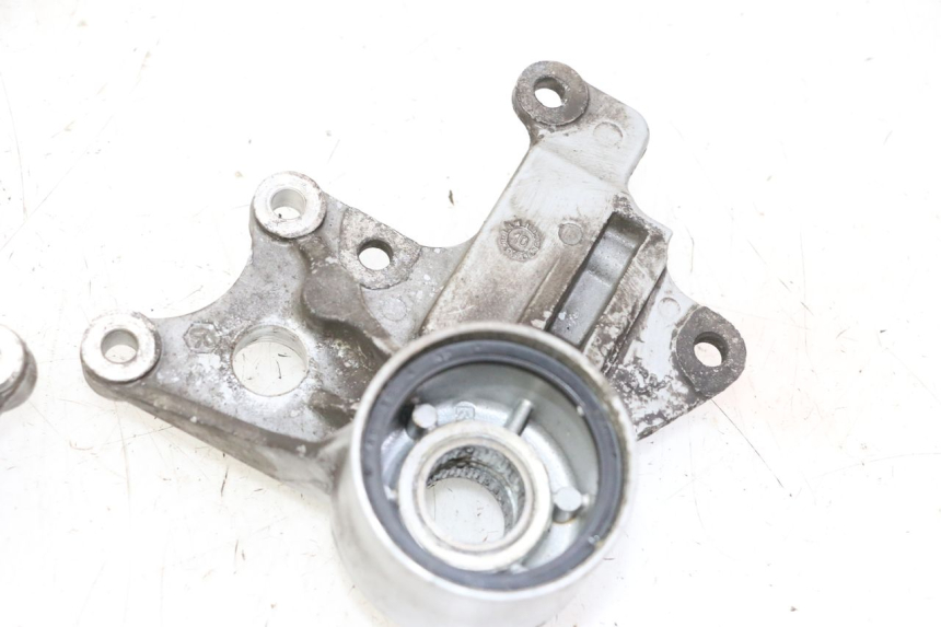 photo de UCHWYT ZACISKU HAMULCA PRZEDNIEGO PIAGGIO MP3 LT 300 (2010 - 2016) - Oznaczenia i referencje