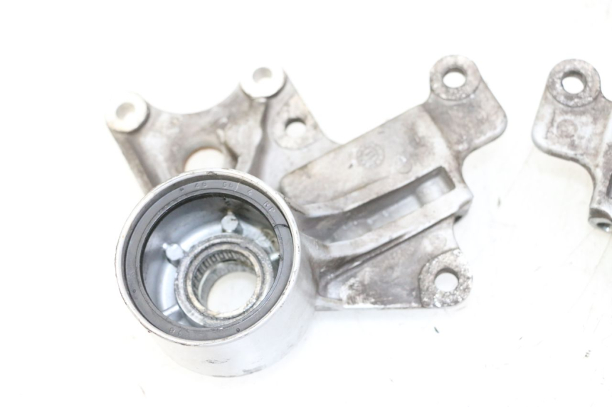 photo de UCHWYT ZACISKU HAMULCA PRZEDNIEGO PIAGGIO MP3 500 (2011 - 2015) - Punkty mocowania