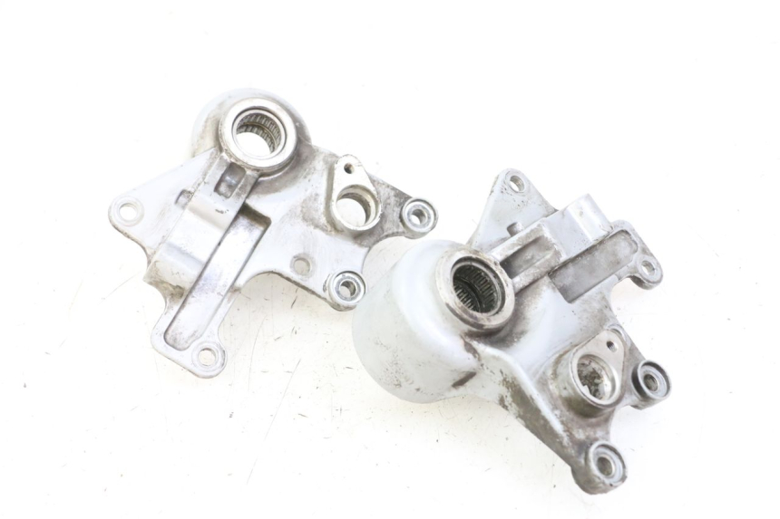 photo de UCHWYT ZACISKU HAMULCA PRZEDNIEGO PIAGGIO MP3 125 (2006 - 2014) - Inny kąt widzenia