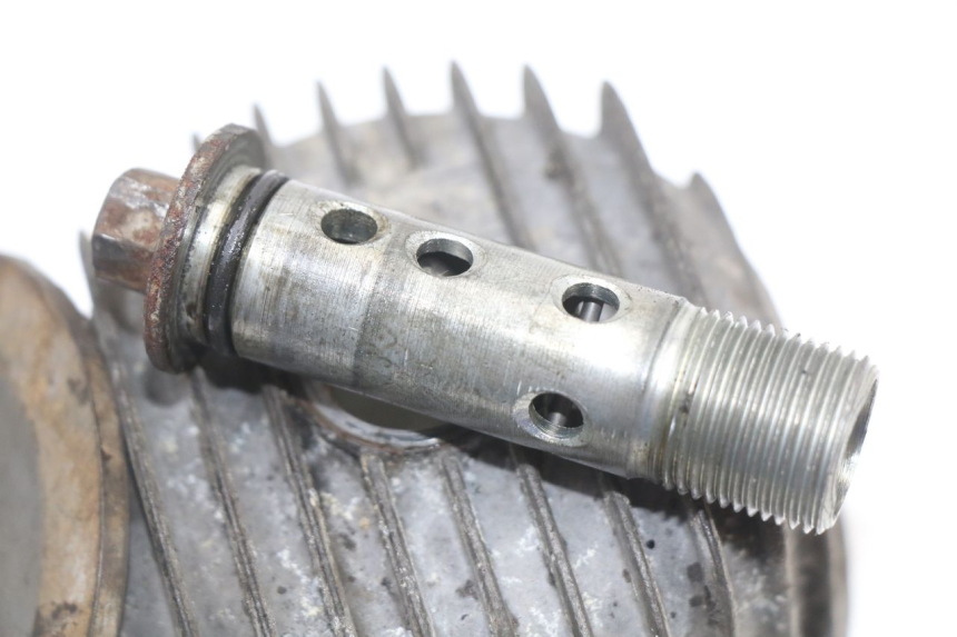 photo de UCHWYT FILTRA OLEJU YAMAHA XJ F 900 (1983 - 1994) - Inny kąt widzenia