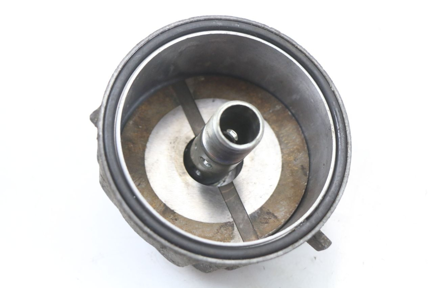 photo de UCHWYT FILTRA OLEJU YAMAHA XJ F 900 (1983 - 1994) - Zbliżenie techniczne