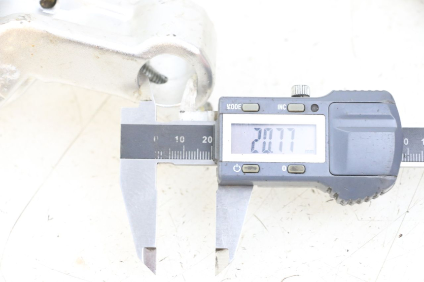 photo de UCHWYT KIEROWNICY GILERA DNA 50 (2000 - 2007) - Szczegół części