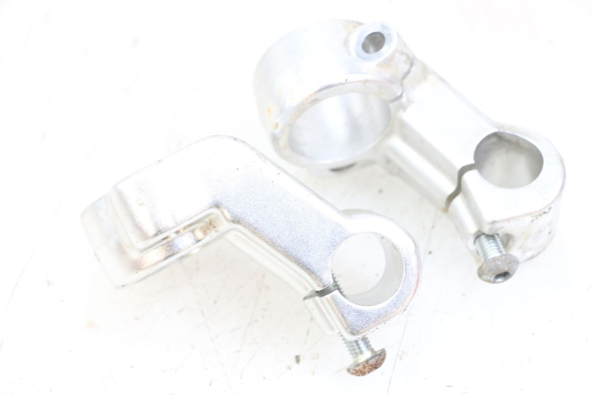 photo de UCHWYT KIEROWNICY GILERA DNA 50 (2000 - 2007) - Inny kąt widzenia