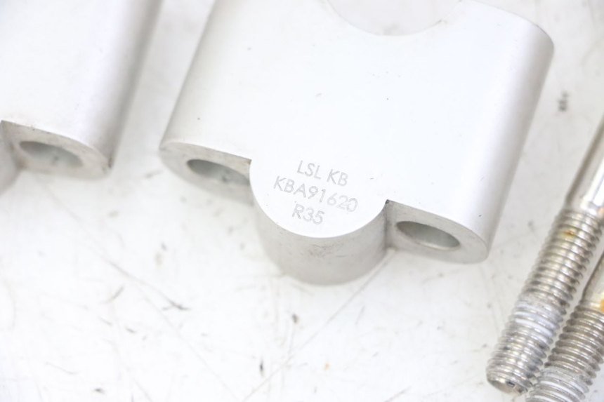 photo de UCHWYT KIEROWNICY HONDA NTV DEAUVILLE ABS 700 (2007 - 2016) - Zbliżenie techniczne