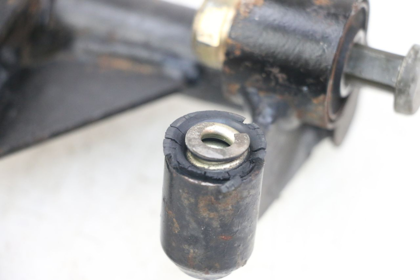 photo de UCHWYT SILNIKA KYMCO AGILITY 4T 50 (2005 - 2018) - Zoom stanu zużycia