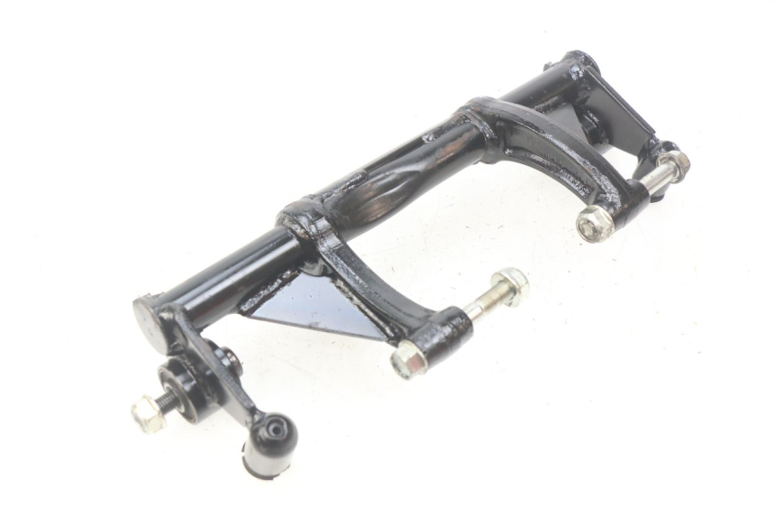 photo de UCHWYT SILNIKA KYMCO AGILITY DELIVERY 4T 50 (2018 - 2023) - Zbliżenie techniczne