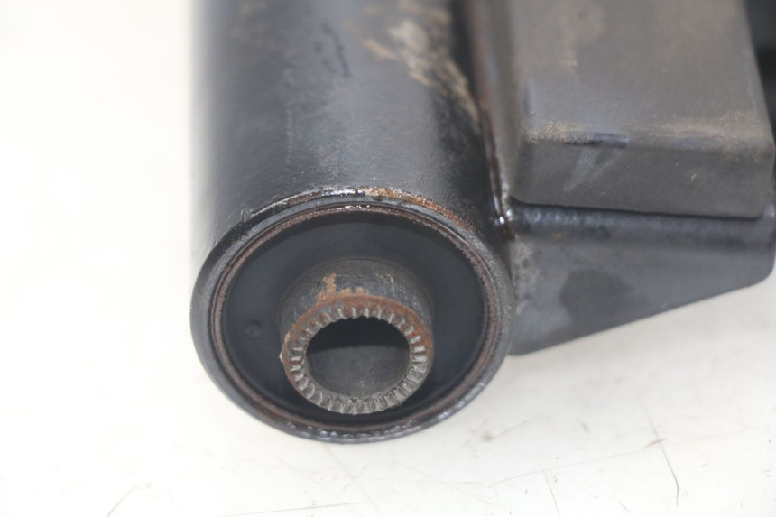 photo de UCHWYT SILNIKA SUZUKI BURGMAN 125 (2007 - 2014) - Zoom stanu zużycia