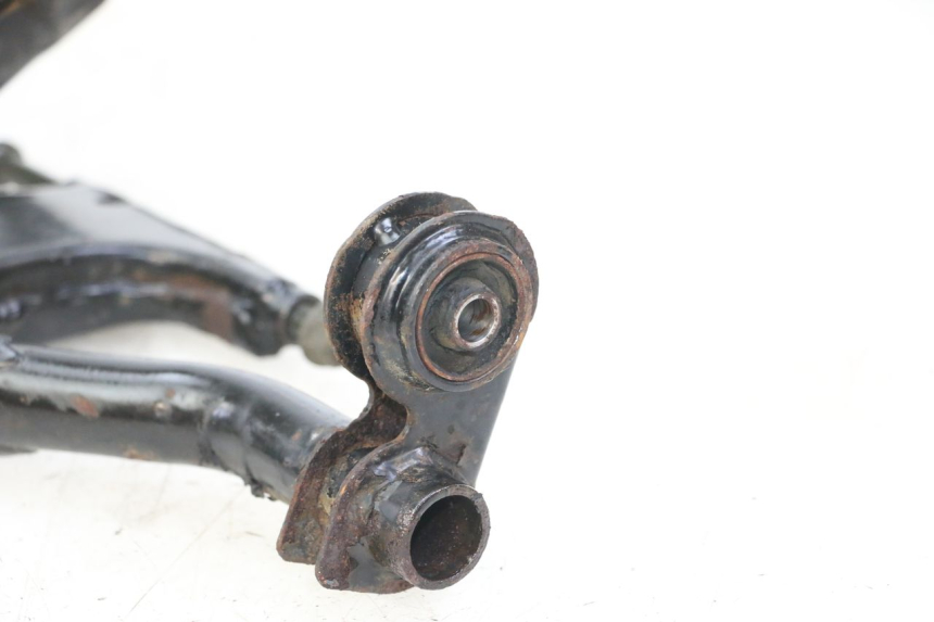 photo de UCHWYT SILNIKA DAELIM BESBI 125 (2007 - 2008) - Inny kąt widzenia