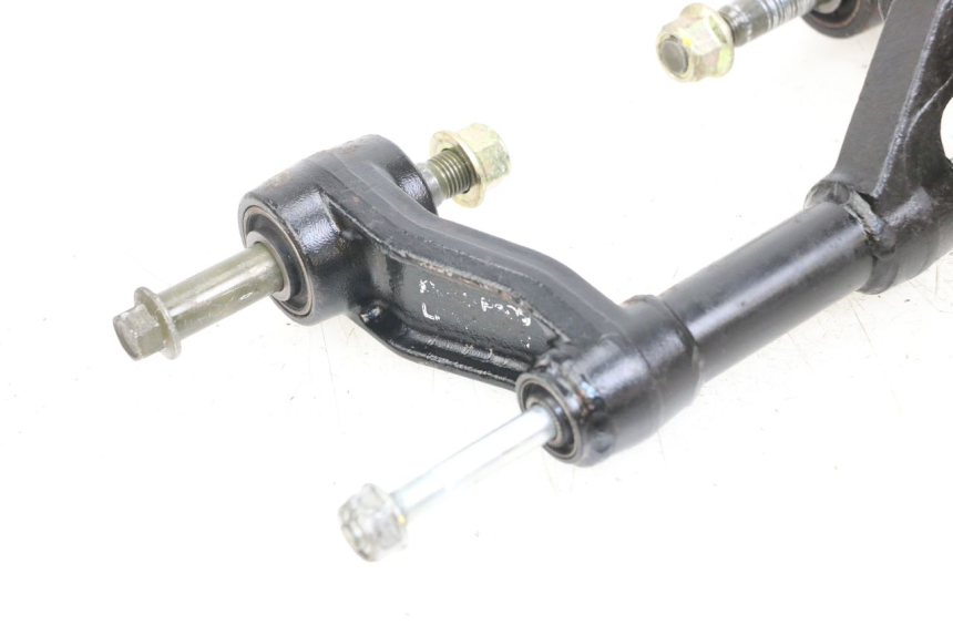 photo de UCHWYT SILNIKA KYMCO DINK STREET 125 (2009 - 2014) - Zbliżenie techniczne