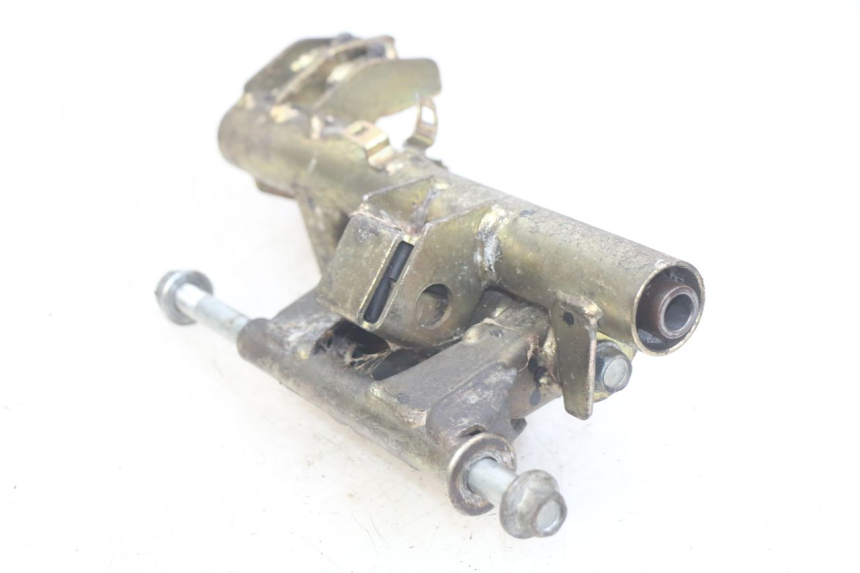 photo de UCHWYT SILNIKA HONDA FES PANTHEON 2T 125 (1998 - 2002) - Zbliżenie techniczne