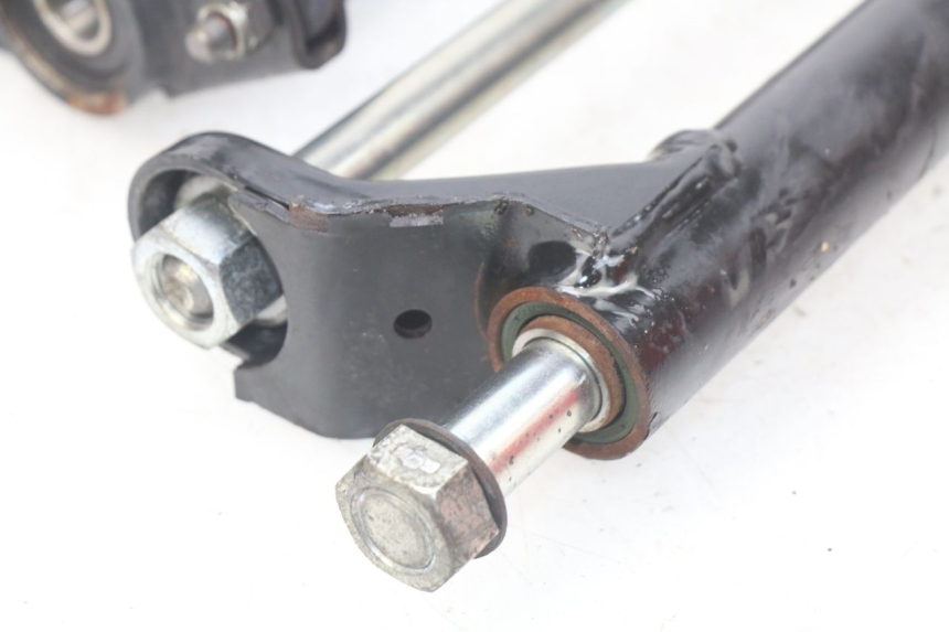 photo de UCHWYT SILNIKA PEUGEOT GEOPOLIS 400 (2007 - 2013) - Zbliżenie techniczne