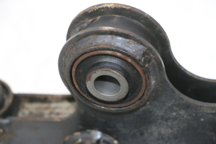 photo de UCHWYT SILNIKA KYMCO GRAND DINK 125 (2008 - 2014) - Zoom stanu zużycia