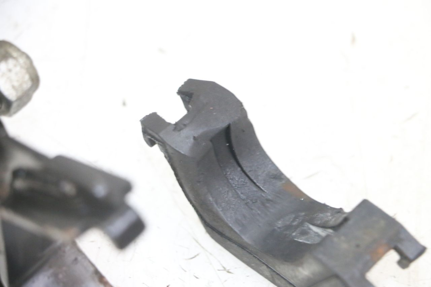 photo de UCHWYT SILNIKA PEUGEOT JET FORCE CARBU 50 (2003 - 2016) - Zoom stanu zużycia