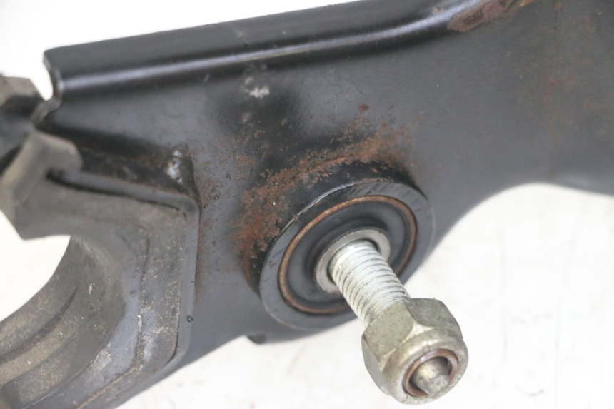 photo de UCHWYT SILNIKA PEUGEOT JET FORCE CARBU 50 (2003 - 2016) - Inny kąt widzenia