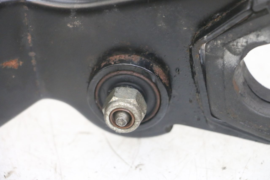 photo de UCHWYT SILNIKA PEUGEOT JET FORCE CARBU 50 (2003 - 2016) - Zbliżenie techniczne