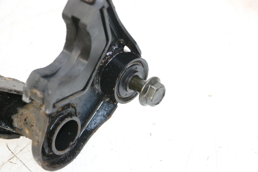 photo de UCHWYT SILNIKA PEUGEOT KISBEE 2T 50 (2010 - 2017) - Inny kąt widzenia