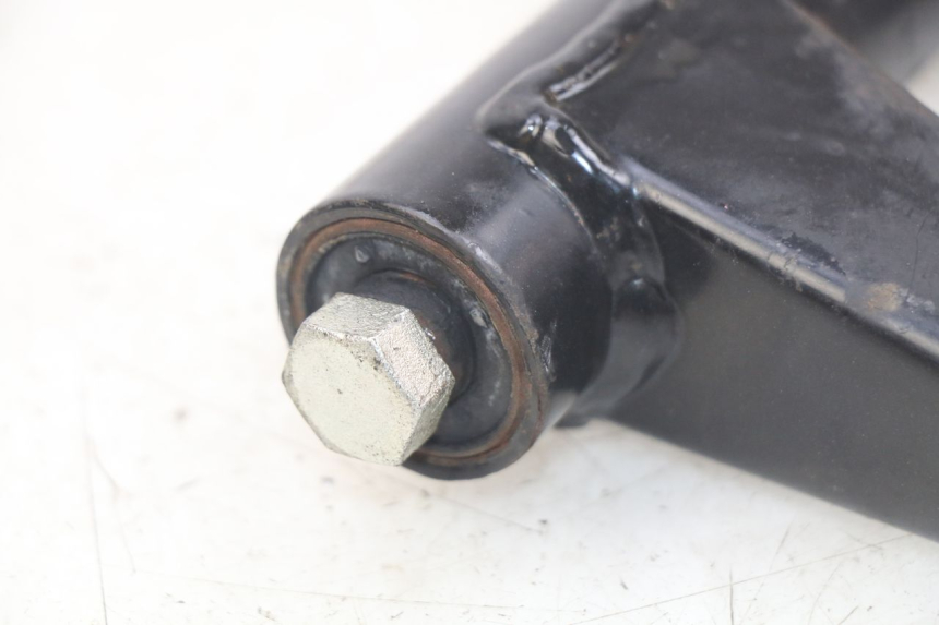 photo de UCHWYT SILNIKA PEUGEOT KISBEE 4T 50 (2018 - 2022) - Zoom stanu zużycia