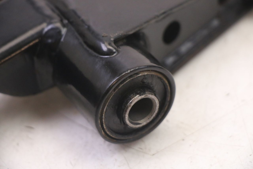 photo de UCHWYT SILNIKA PEUGEOT KISBEE 4T 50 (2018 - 2022) - Widok ogólny