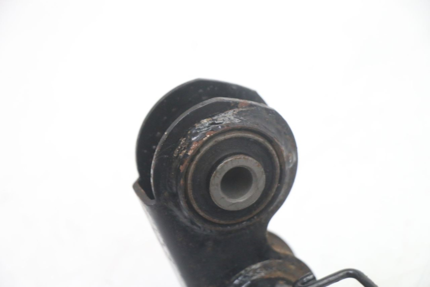 photo de UCHWYT SILNIKA KYMCO PEOPLE S 125 (2000 - 2008) - Inny kąt widzenia