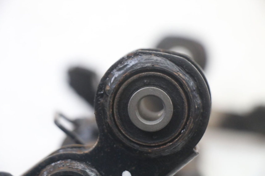 photo de UCHWYT SILNIKA KYMCO PEOPLE S 125 (2000 - 2008) - Zbliżenie techniczne