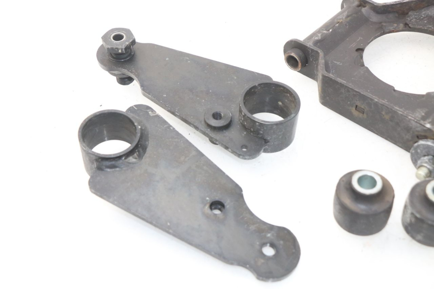 photo de UCHWYT SILNIKA PEUGEOT METROPOLIS 400 (2017 - 2020) - Inny kąt widzenia