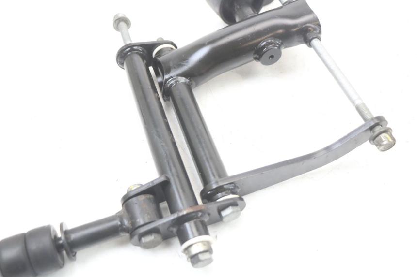 photo de UCHWYT SILNIKA PIAGGIO MP3 HPE 350 (2018 - 2020) - Stan powierzchni