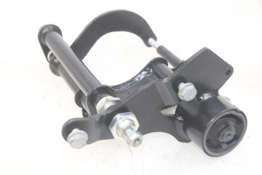 photo de UCHWYT SILNIKA PIAGGIO MP3 HPE 300 (2019 - 2026) - Szczegół części