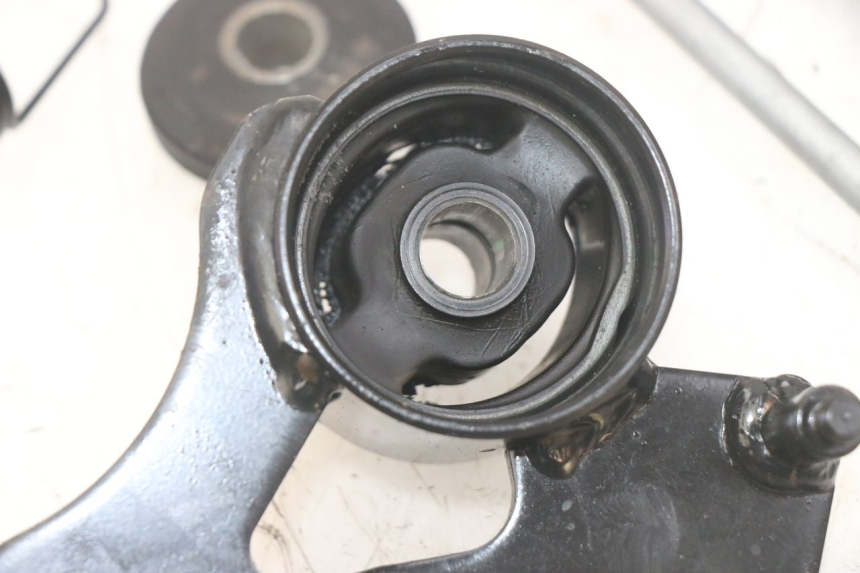 photo de UCHWYT SILNIKA PIAGGIO MP3 HPE 300 (2019 - 2026) - Część sprawdzona