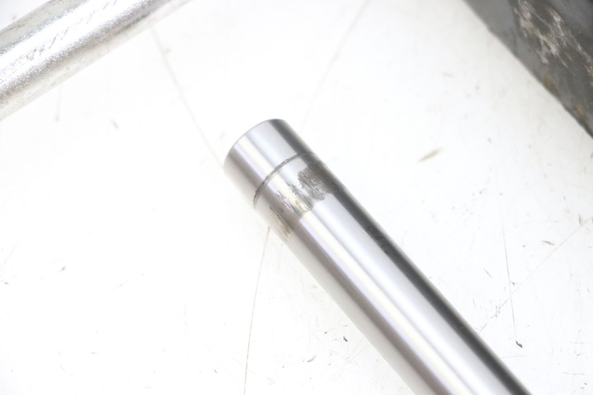 photo de UCHWYT SILNIKA PIAGGIO MP3 LT 400 (2007 - 2012) - Szczegóły charakterystyczne