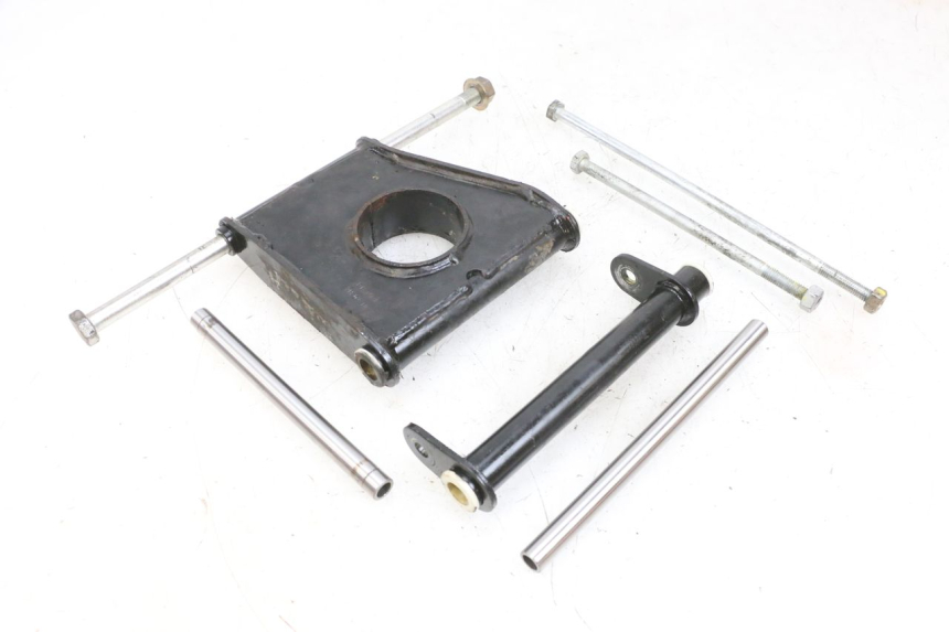 photo de UCHWYT SILNIKA PIAGGIO MP3 LT 400 (2007 - 2012) - Zbliżenie komponentów