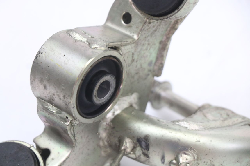 photo de UCHWYT SILNIKA HONDA PCX (JF28) 125 (2009 - 2011) - Stan powierzchni