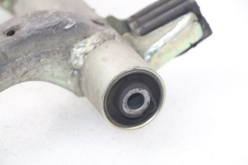 photo de UCHWYT SILNIKA HONDA PCX (JF47) 125 (2012 - 2013) - Inny kąt widzenia