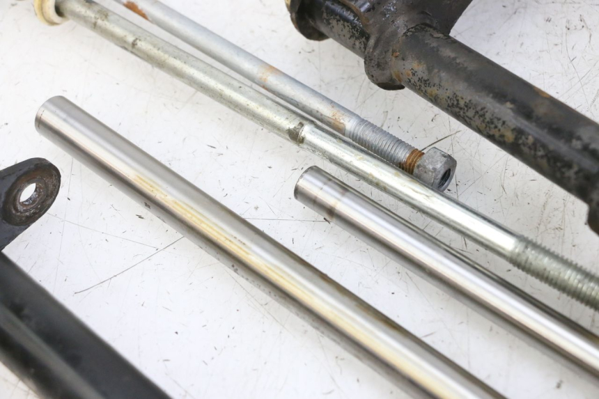 photo de UCHWYT SILNIKA PIAGGIO VESPA GRANTURISMO 200 (2004 - 2005) - Szczegóły charakterystyczne