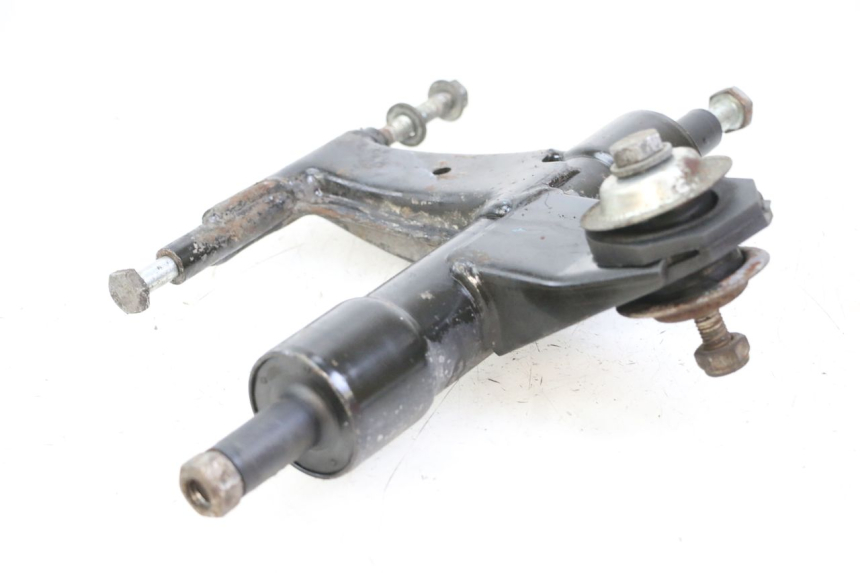 photo de UCHWYT SILNIKA PIAGGIO VESPA LX 2T 50 (2005 - 2013) - Zbliżenie techniczne